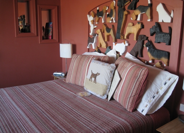 Interior-queen-bed-3-640x4651